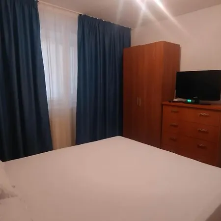 Apartamento Tomis 1 *